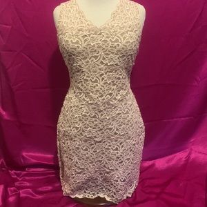 White House size M, nude and cream lace dress. Mid V. Great material.